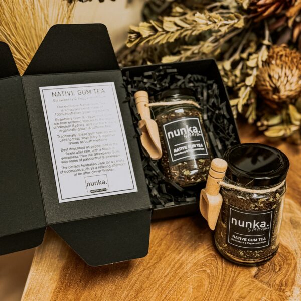Minimalism Closed Flap Hamper Gift Box (Black)
